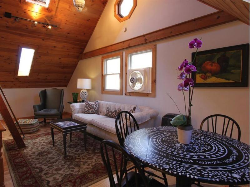 Charles And Charles Mv Bed & Breakfast Vineyard Haven Exterior foto