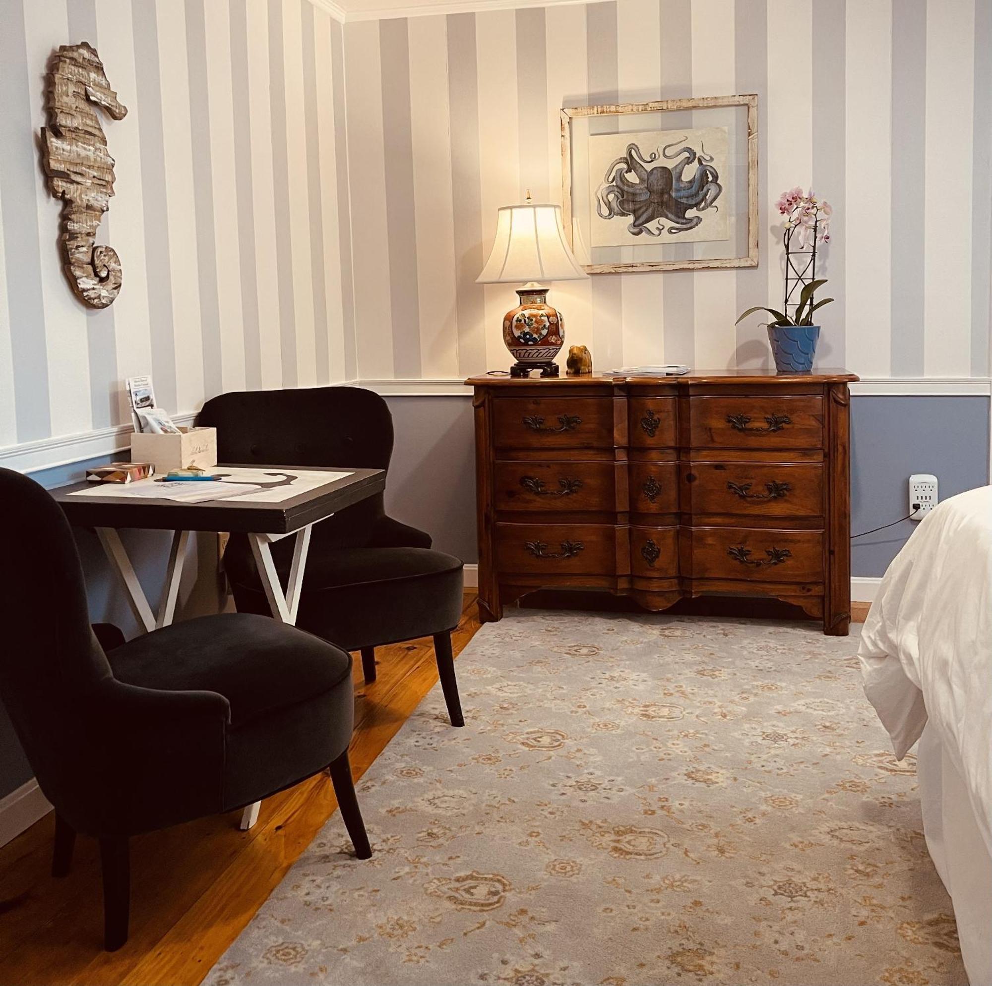 Charles And Charles Mv Bed & Breakfast Vineyard Haven Exterior foto