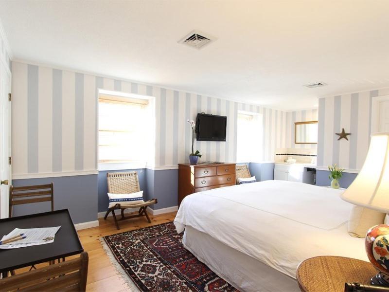 Charles And Charles Mv Bed & Breakfast Vineyard Haven Exterior foto
